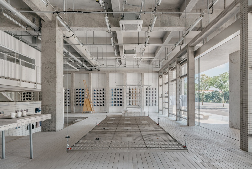 huncustom factory by oaoa studio