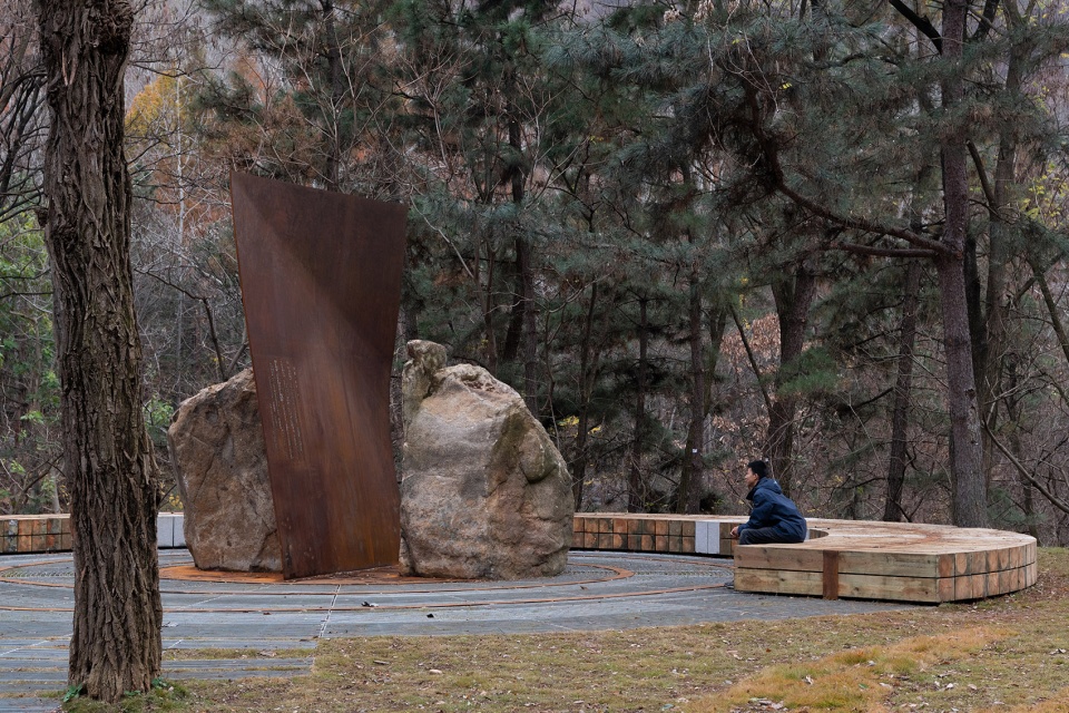 king kong monument by atelier scale