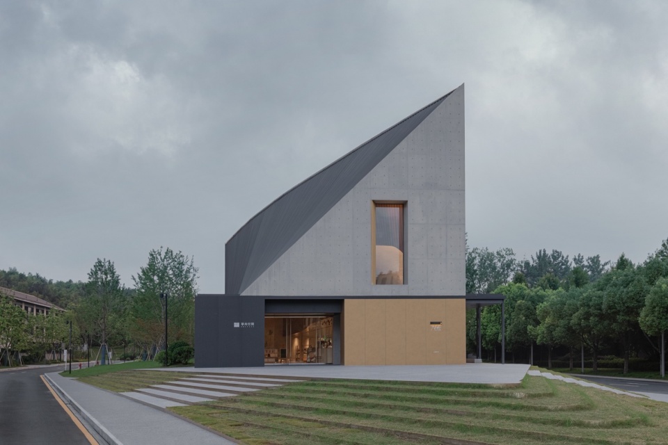 The Big Barn Town Center of Yu Niao Liu Su by Atelier Deshaus