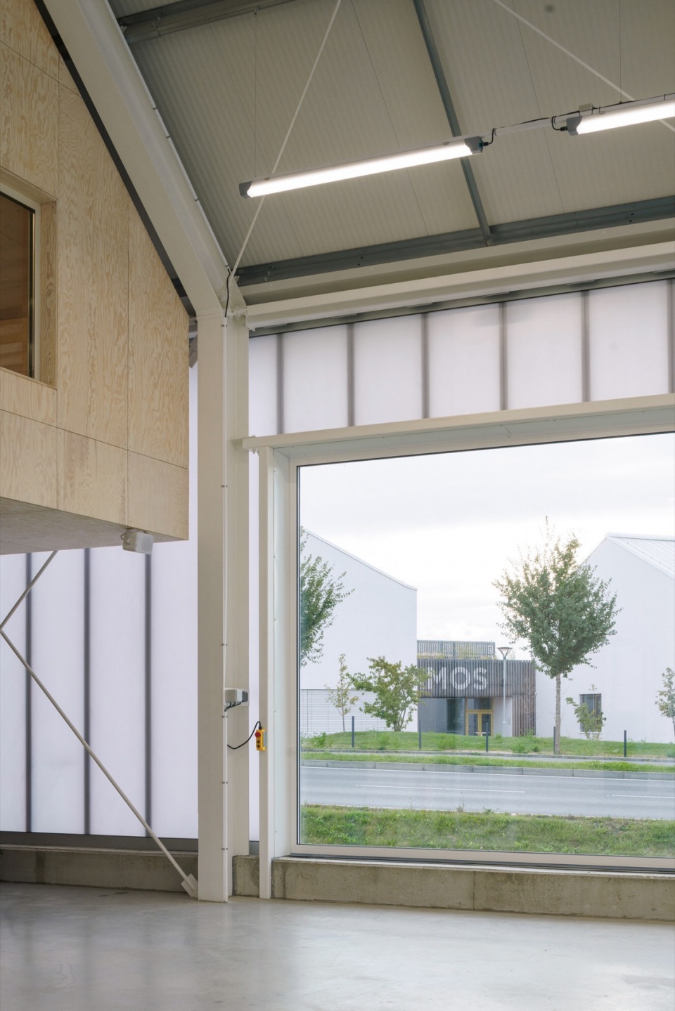 jircany fire station SOA architekti
