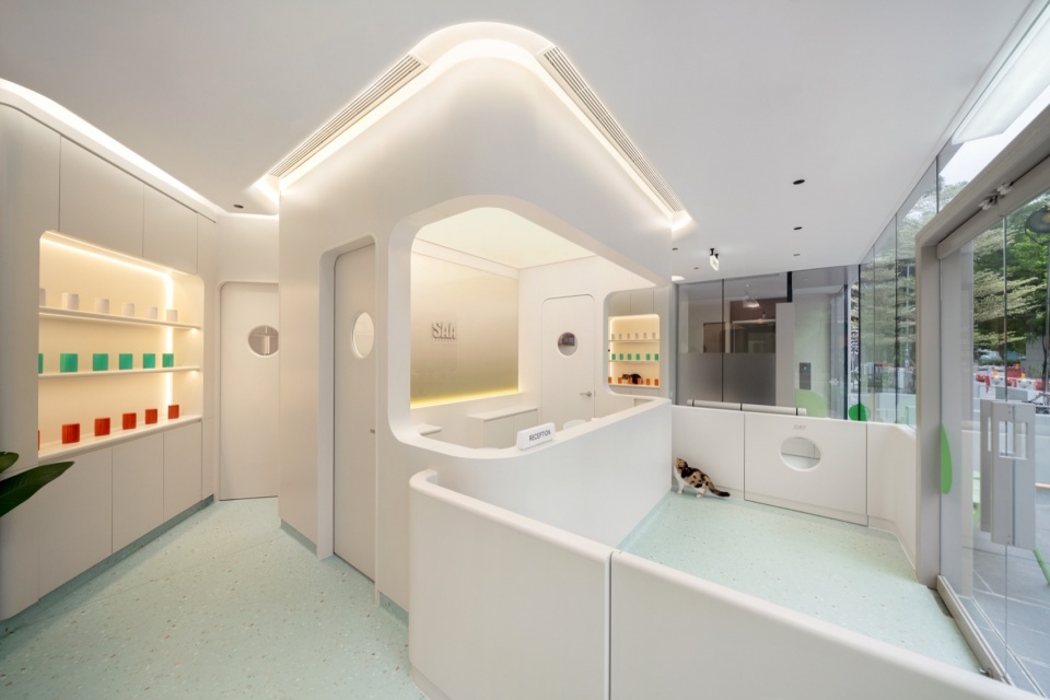 Hong Kong SAA Veterinary Centre by Karv One Design