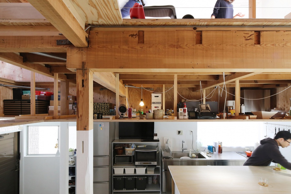 floor and ceiling house by kochi architects studio