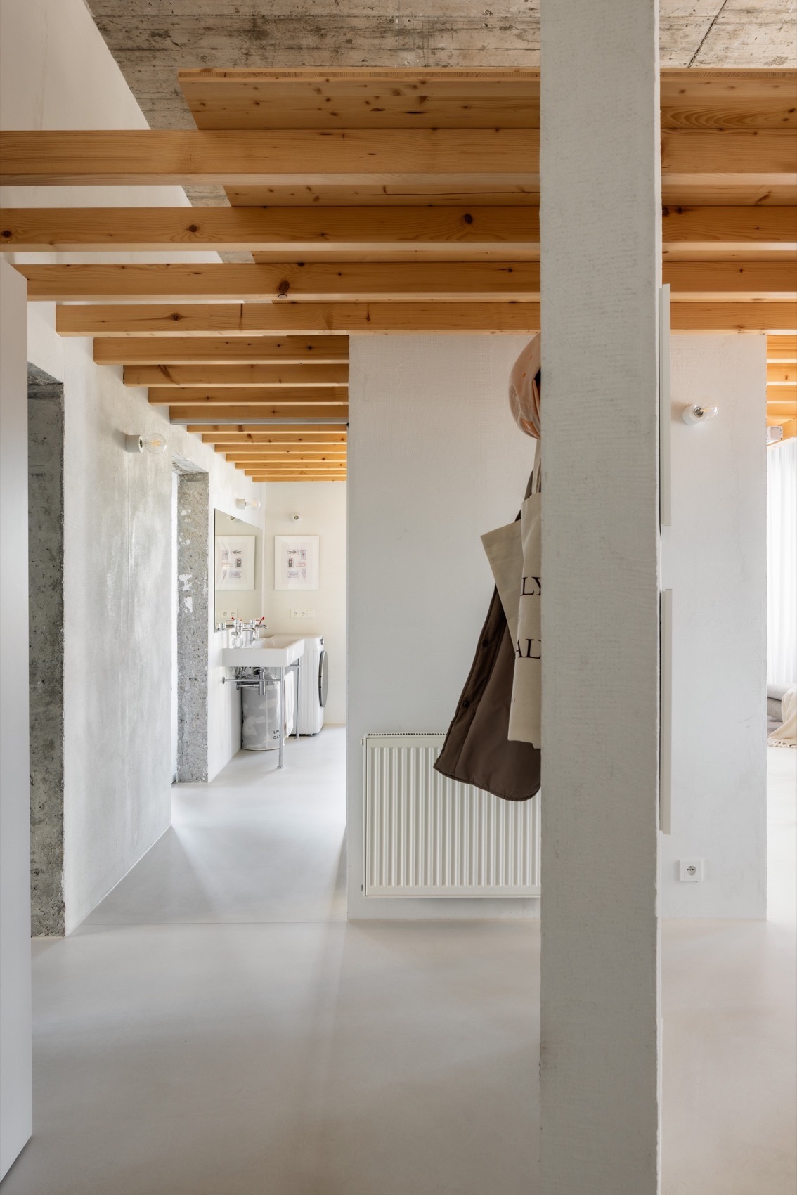 Pink Mill Apartment by Kilo/Honč - 谷德设计网