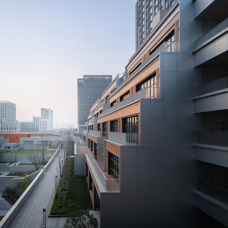 shanghai pinghe school jinding campus by cd design center