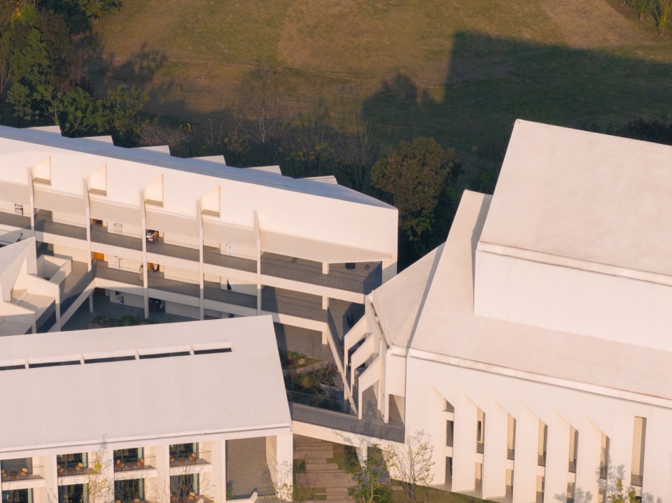 Central Music Park Kai Zhou New City Wedding Chapel and Hotel by STUDIO QI Architects