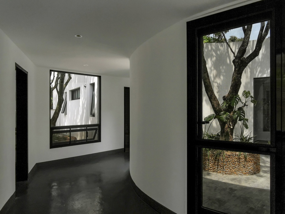 courtyard under longan trees by spacework architects