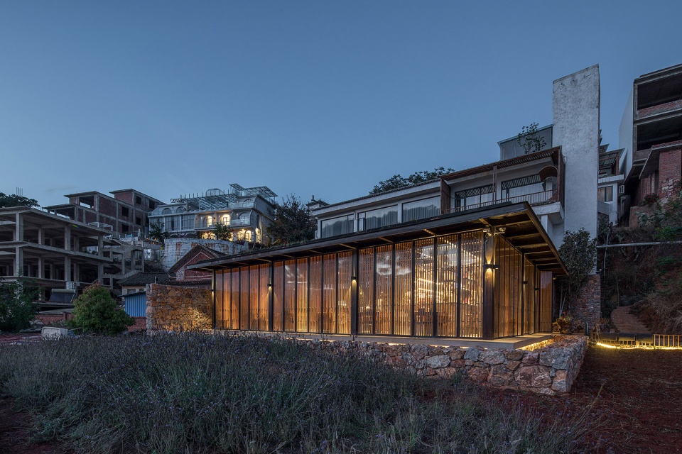 embracing nature dali munwood panorama resort hotel china by ido chongqing hexin architectural design institute