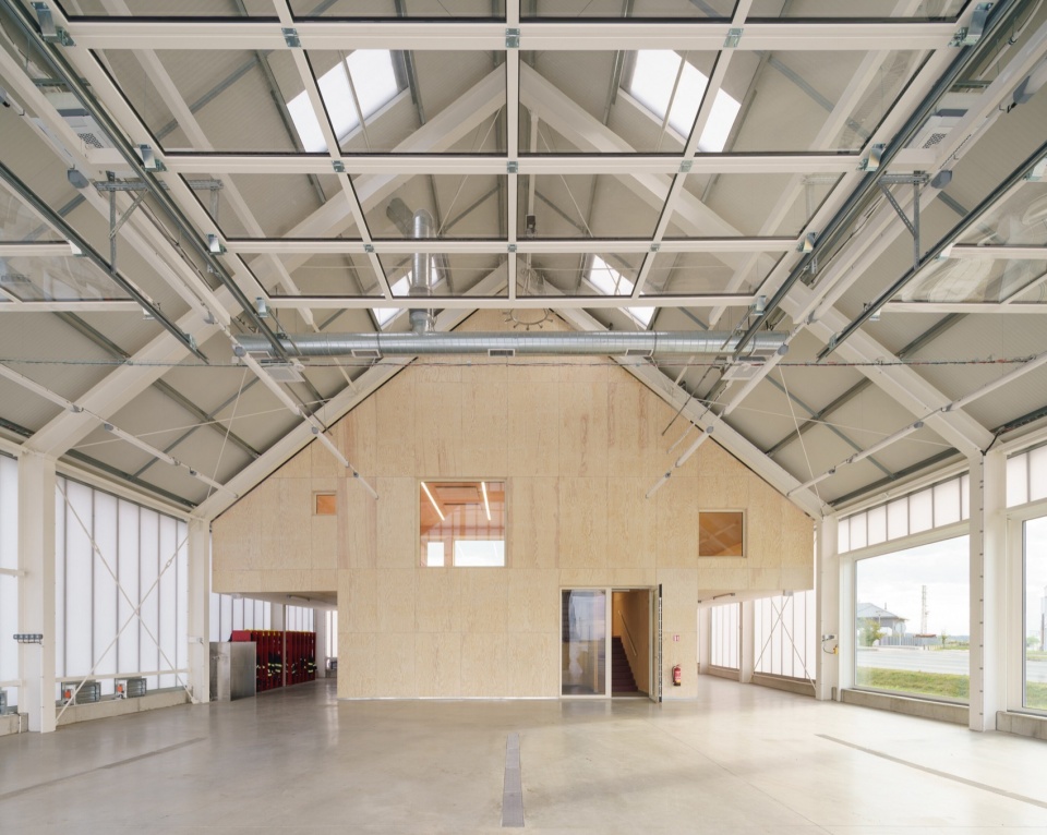 jircany fire station SOA architekti