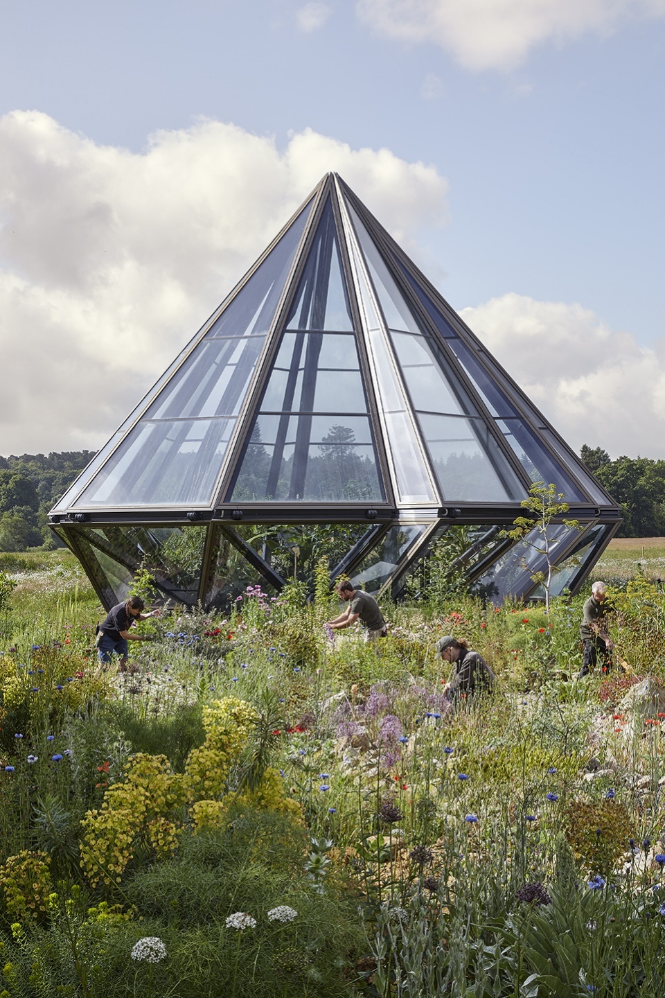 kinetic glasshouse and silk route garden by heatherwick studio