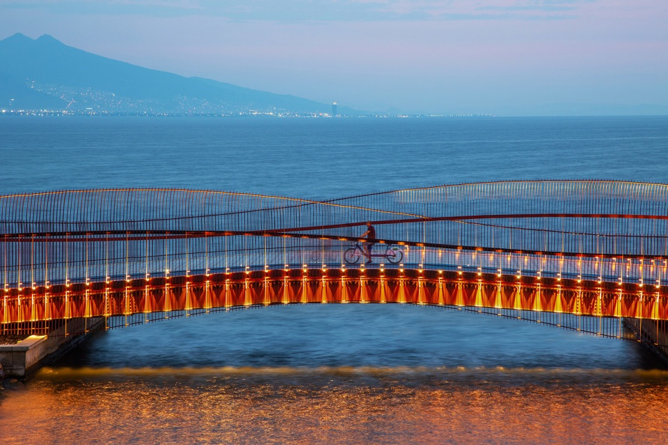 bayrakli coast pedestrian bridge by notmimarlik