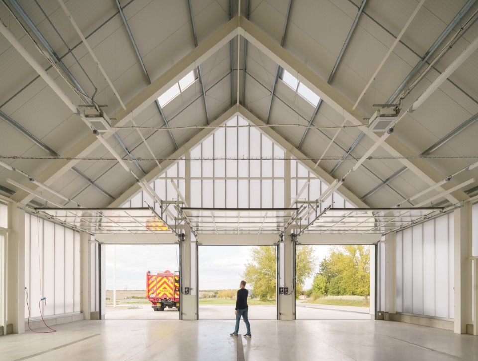 jircany fire station SOA architekti