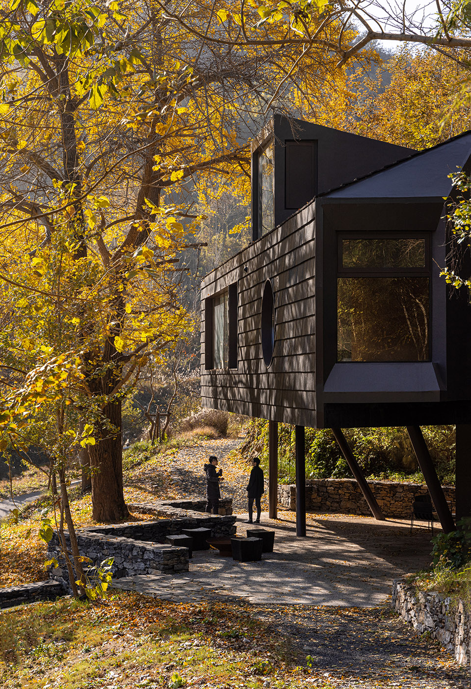 the treehouse mask in the forest by moguang studio