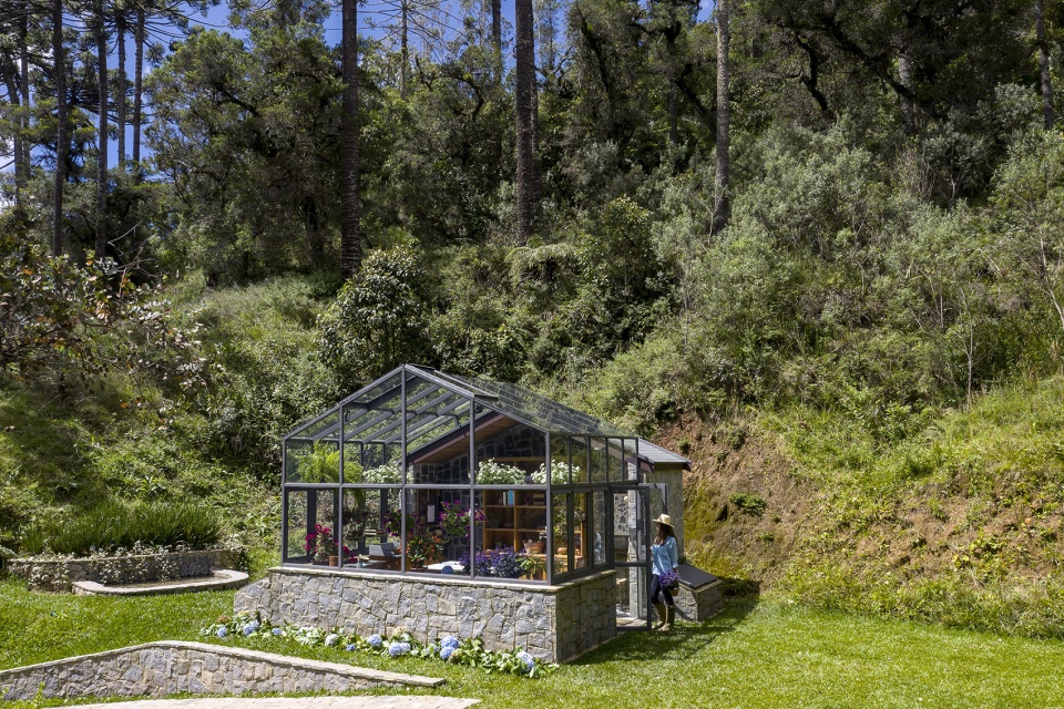 araucaria greenhouse by anga arquitetura