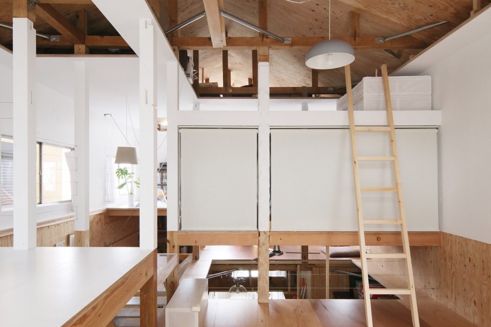floor and ceiling house by kochi architects studio