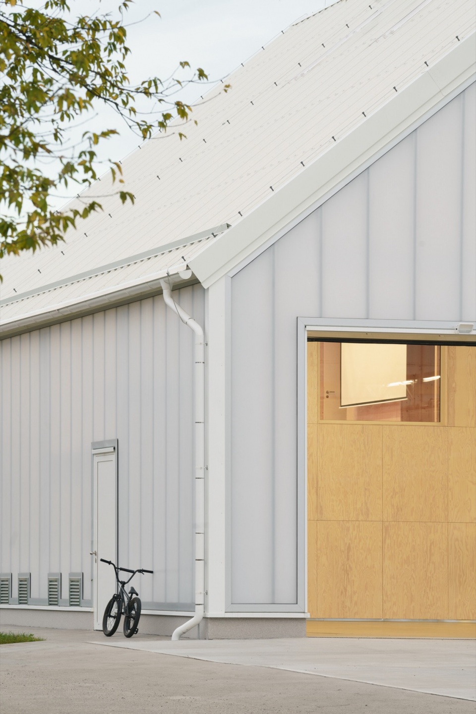 jircany fire station SOA architekti