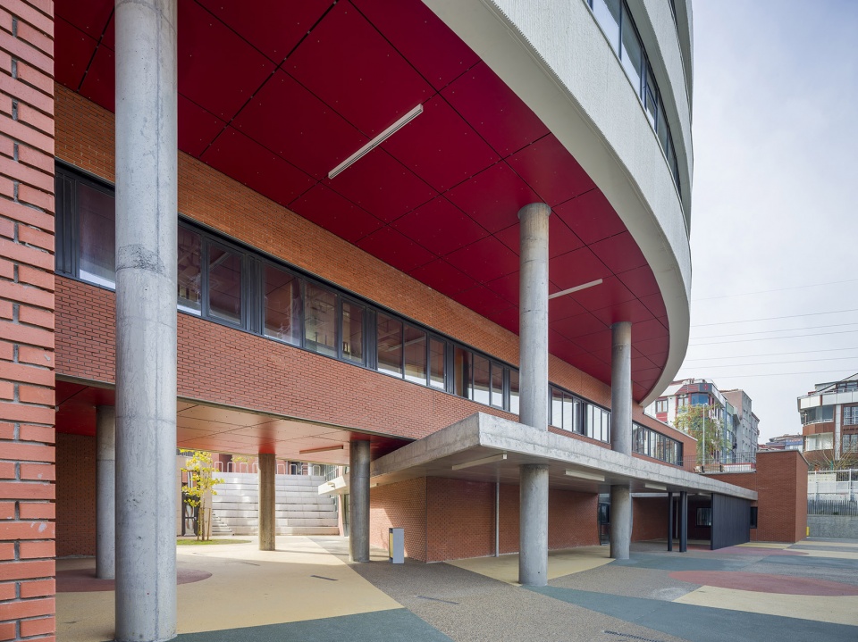 Aksemsettin Primary School by Uygur Architects