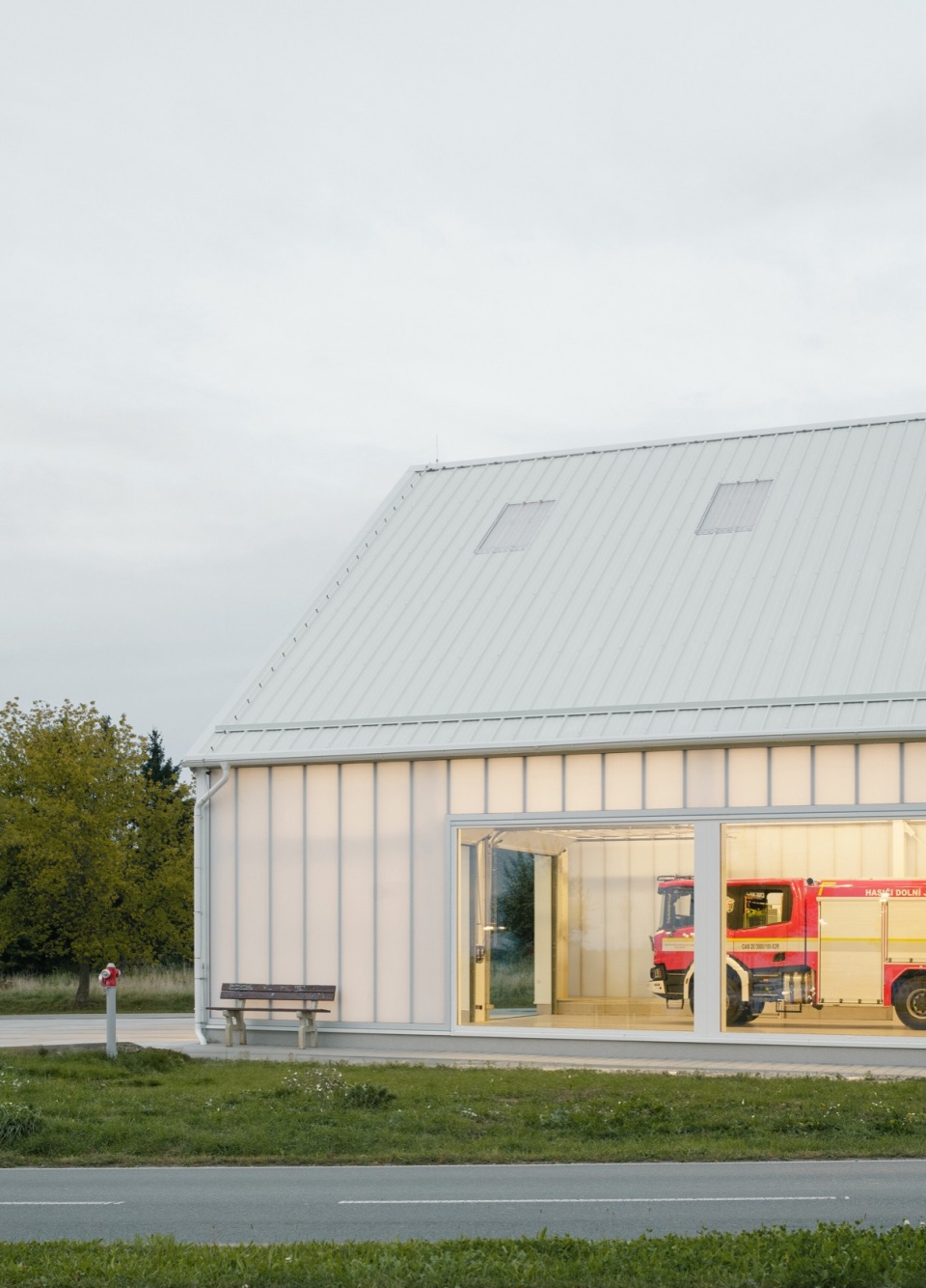 jircany fire station SOA architekti