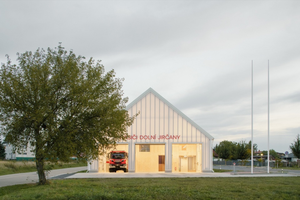 jircany fire station SOA architekti