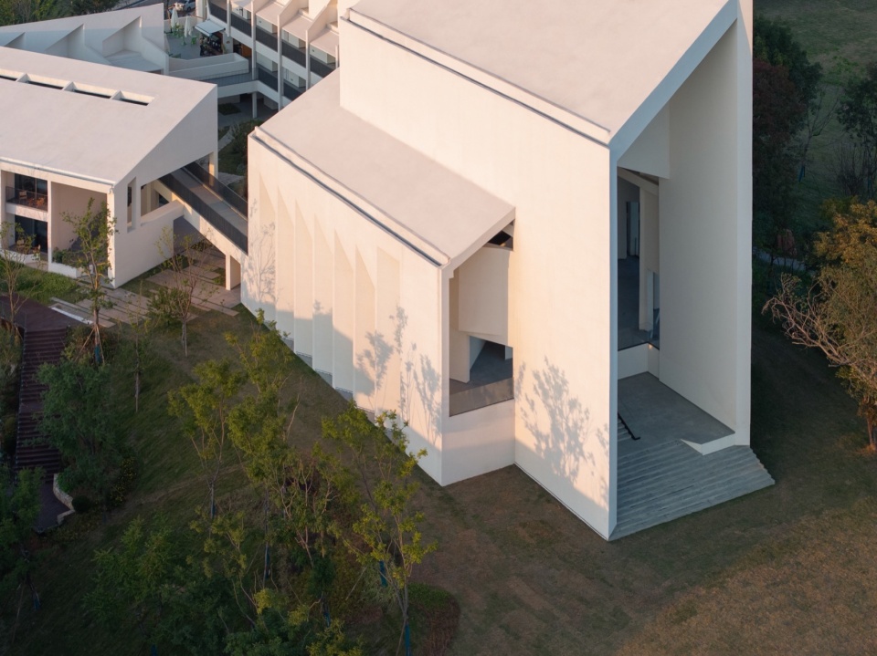 Central Music Park Kai Zhou New City Wedding Chapel and Hotel by STUDIO QI Architects
