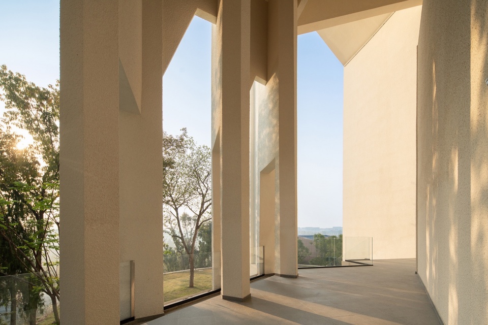 Central Music Park Kai Zhou New City Wedding Chapel and Hotel by STUDIO QI Architects