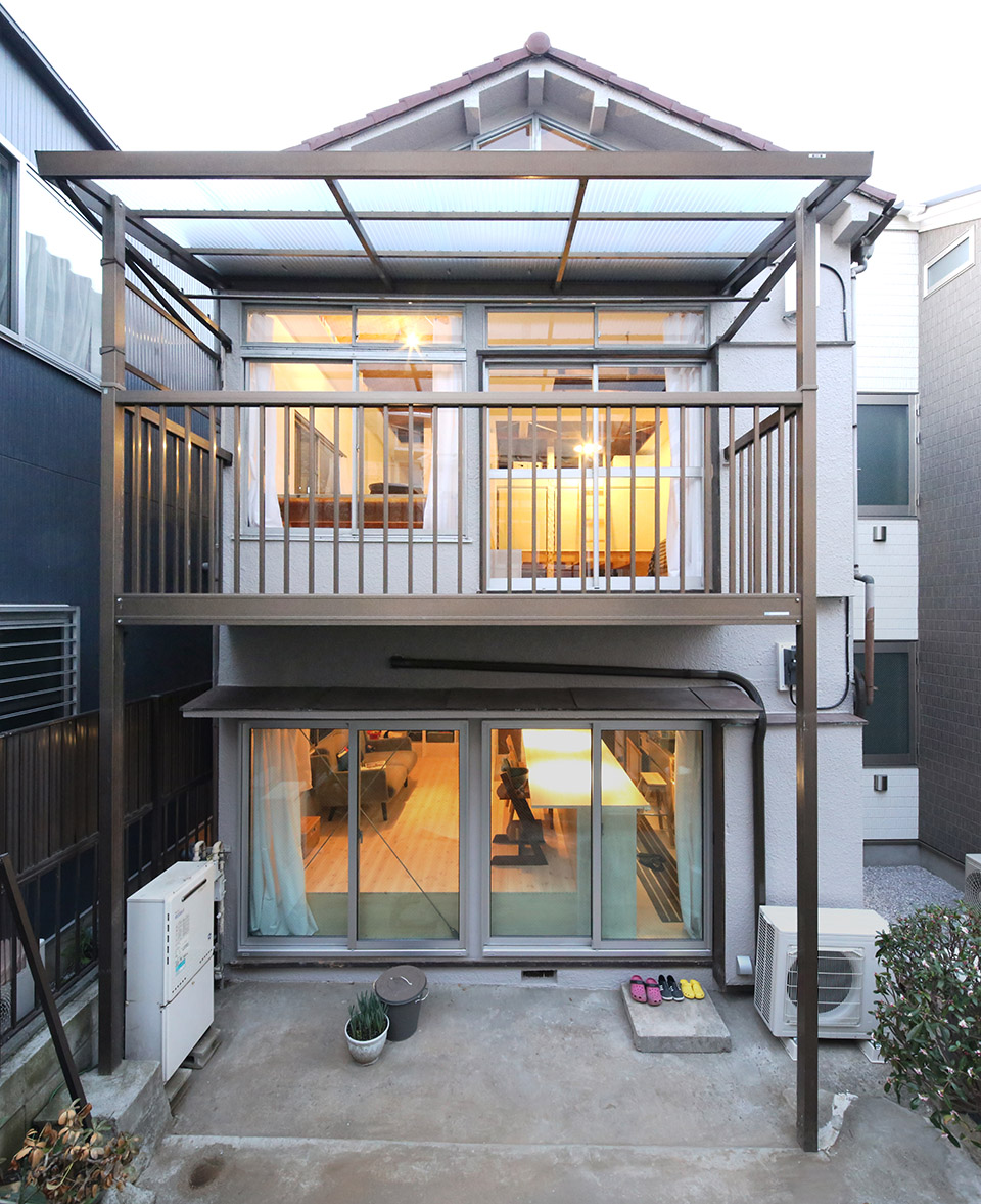 floor and ceiling house by kochi architects studio