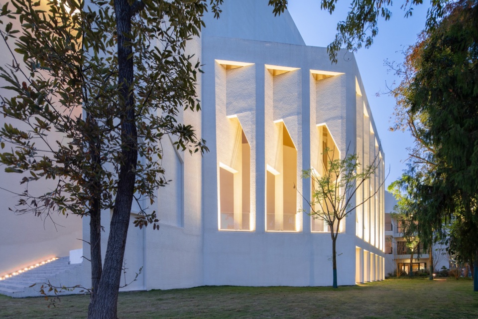 Central Music Park Kai Zhou New City Wedding Chapel and Hotel by STUDIO QI Architects