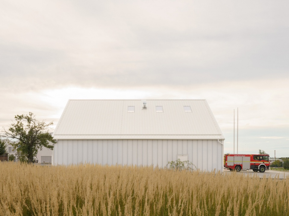 jircany fire station SOA architekti