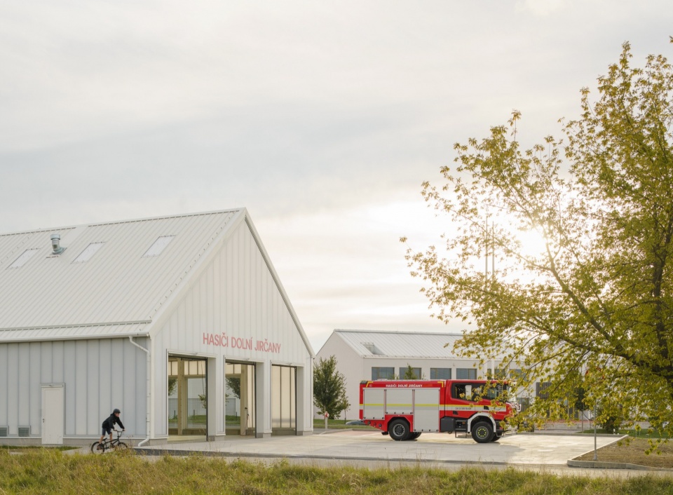 jircany fire station SOA architekti