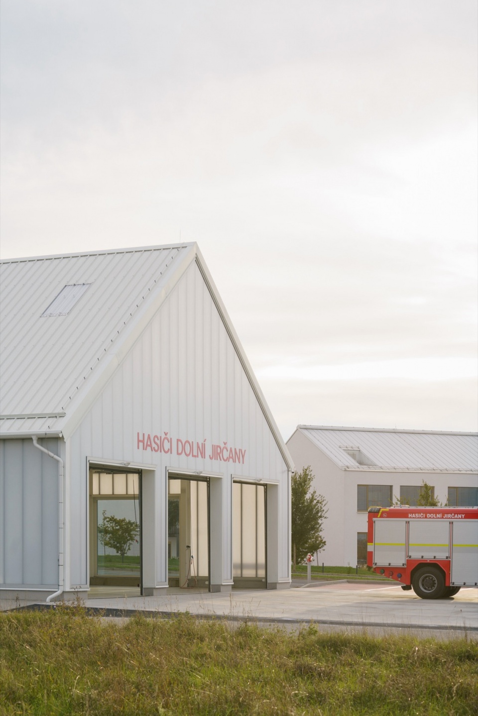 jircany fire station SOA architekti