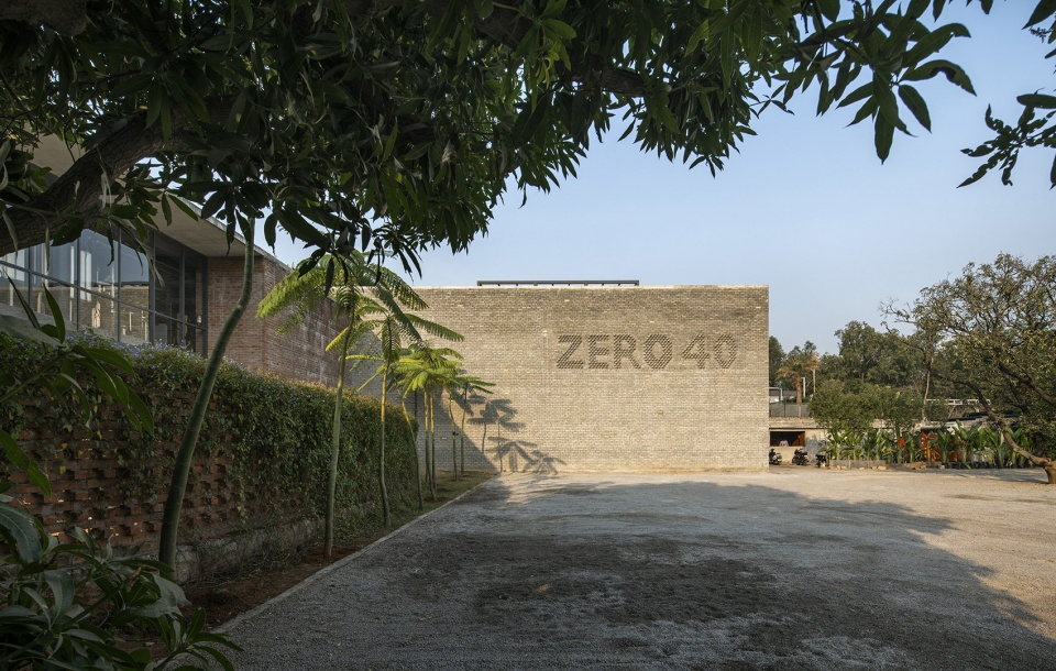 zero 40 by 23 degrees design shift