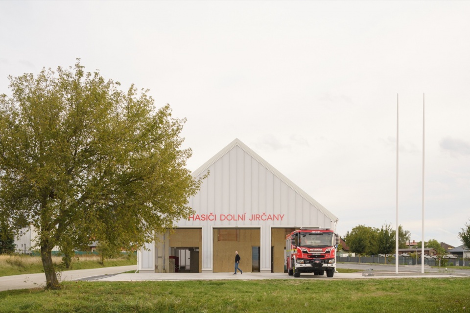 jircany fire station SOA architekti