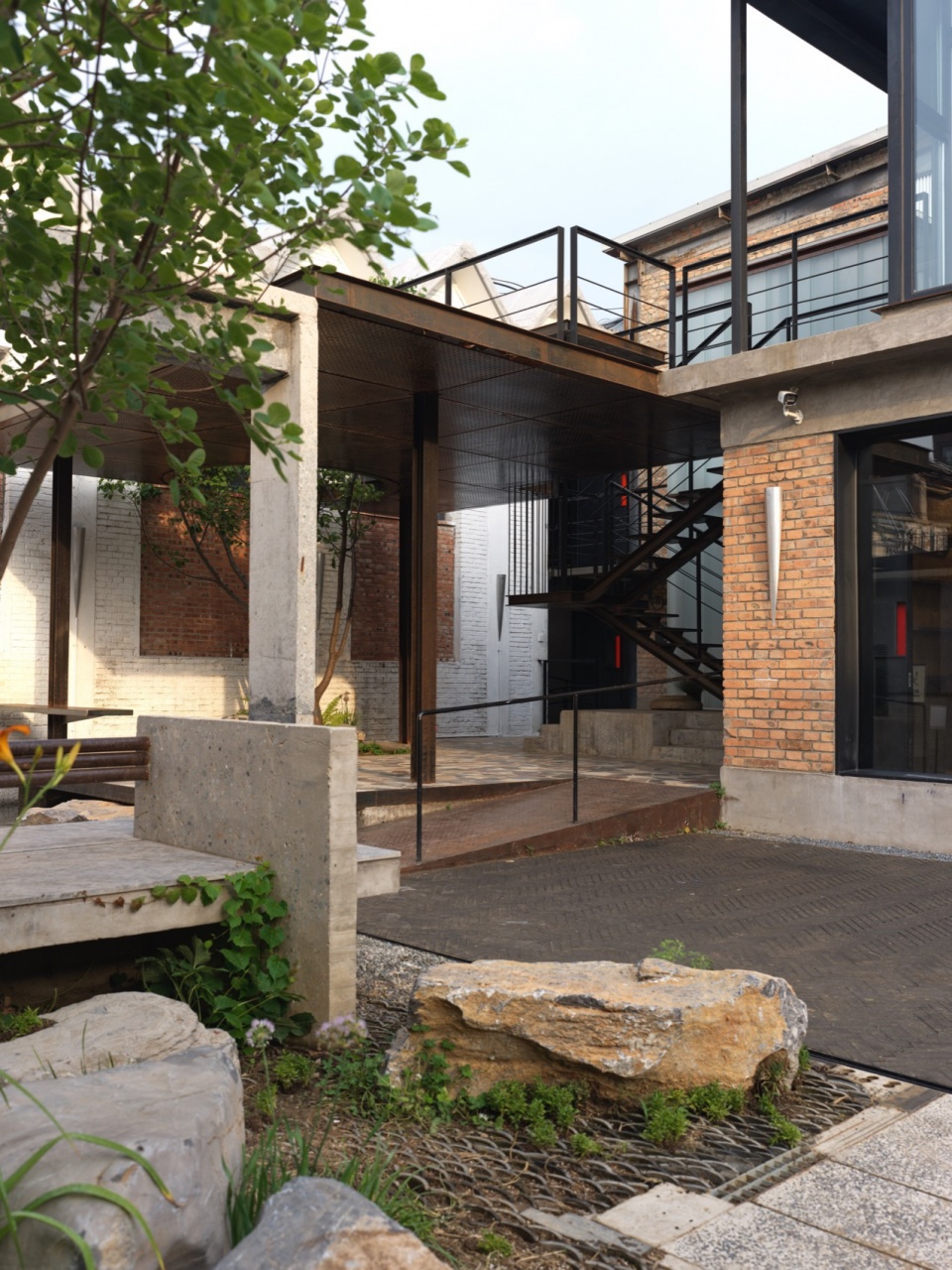 Concrete Screen Courtyard of Wind H Art Center 751 Phase 2 Phase 3 by Jin Qiuye Studio