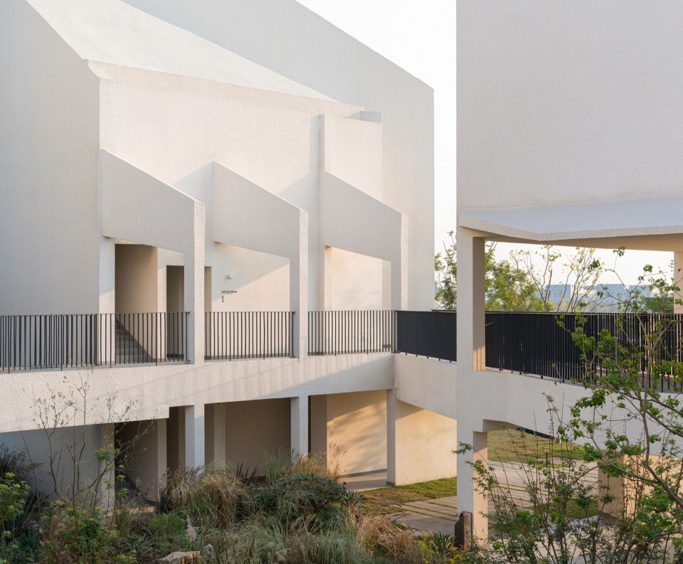 Central Music Park Kai Zhou New City Wedding Chapel and Hotel by STUDIO QI Architects