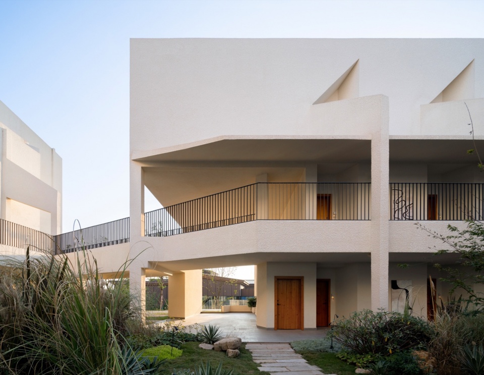 Central Music Park Kai Zhou New City Wedding Chapel and Hotel by STUDIO QI Architects