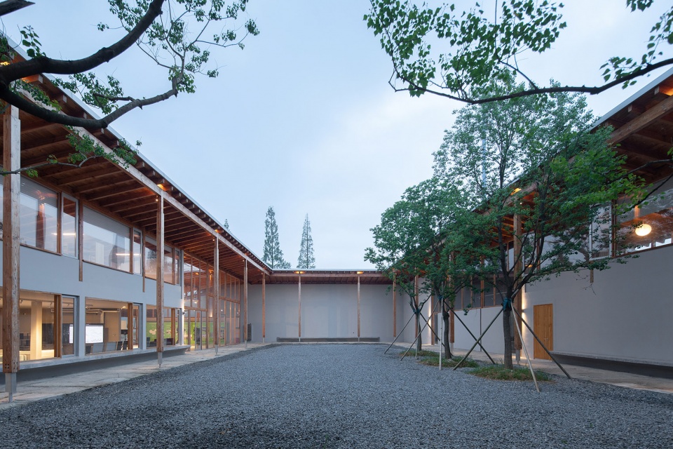 hangzhou digital farm operation center by studio dali architects
