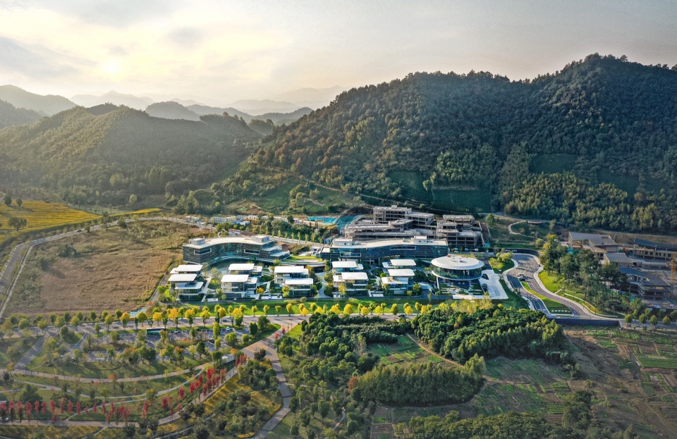 Lingfeng Smart Valley Platform Demonstration Zone Construction Project by The Design Institute of Landscape Architecture China Academy of...