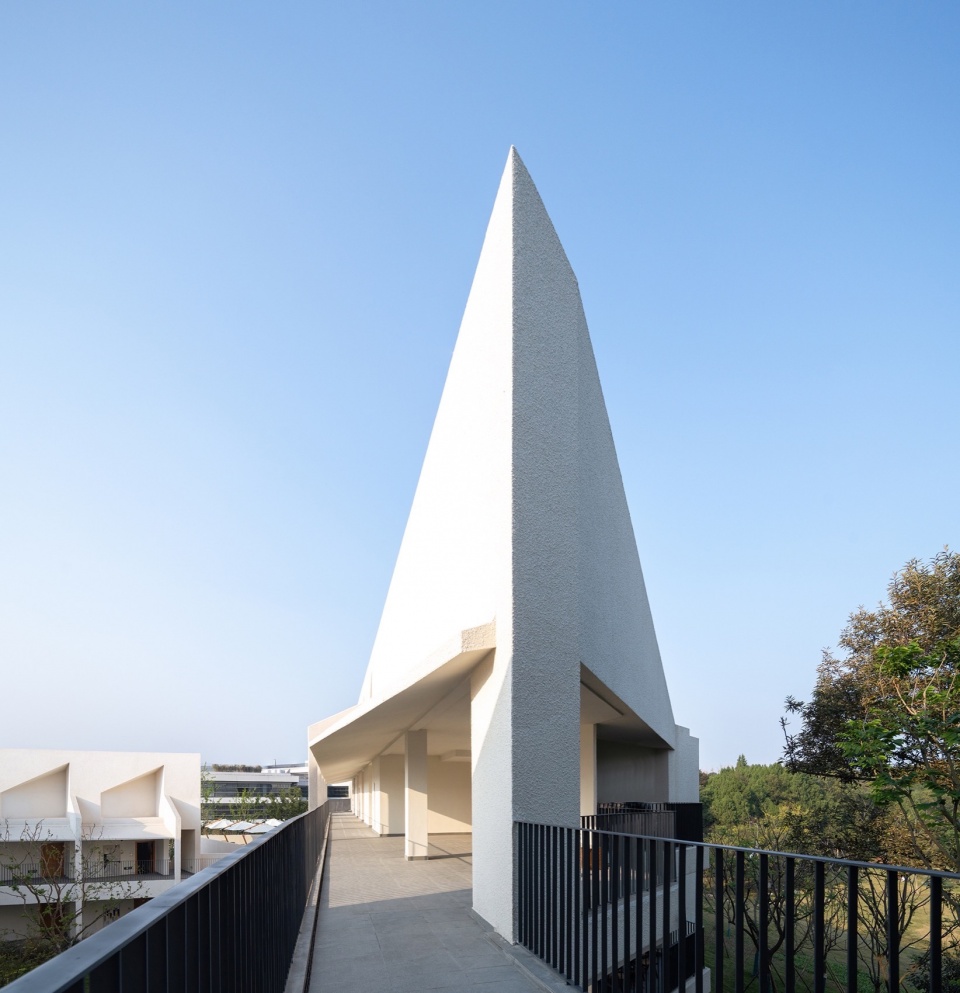 Central Music Park Kai Zhou New City Wedding Chapel and Hotel by STUDIO QI Architects