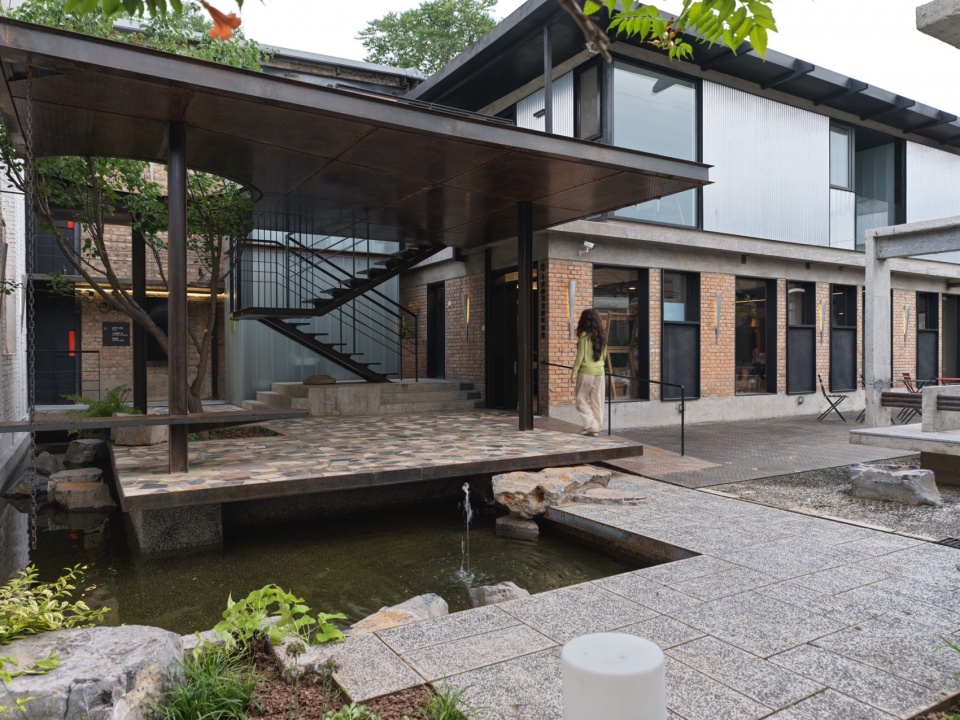Concrete-Screen Courtyard of Wind H Art Center 751 (Phase 2