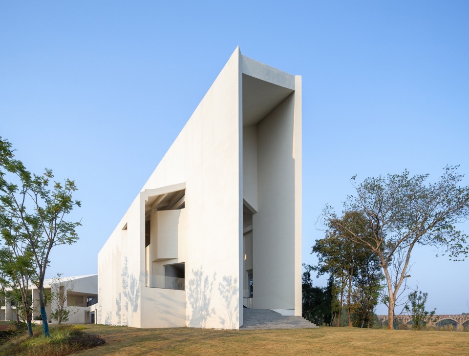Central Music Park Kai Zhou New City Wedding Chapel and Hotel by STUDIO QI Architects