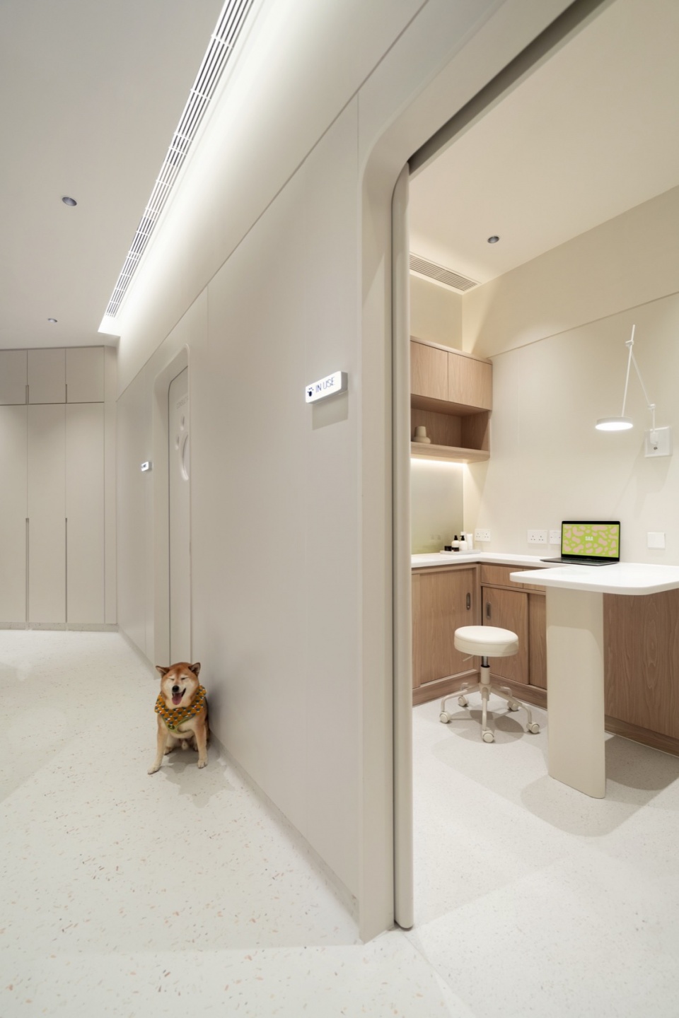 Hong Kong SAA Veterinary Centre by Karv One Design