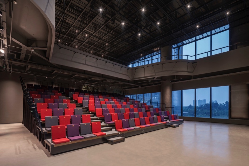 mumu theater by officeyet 50