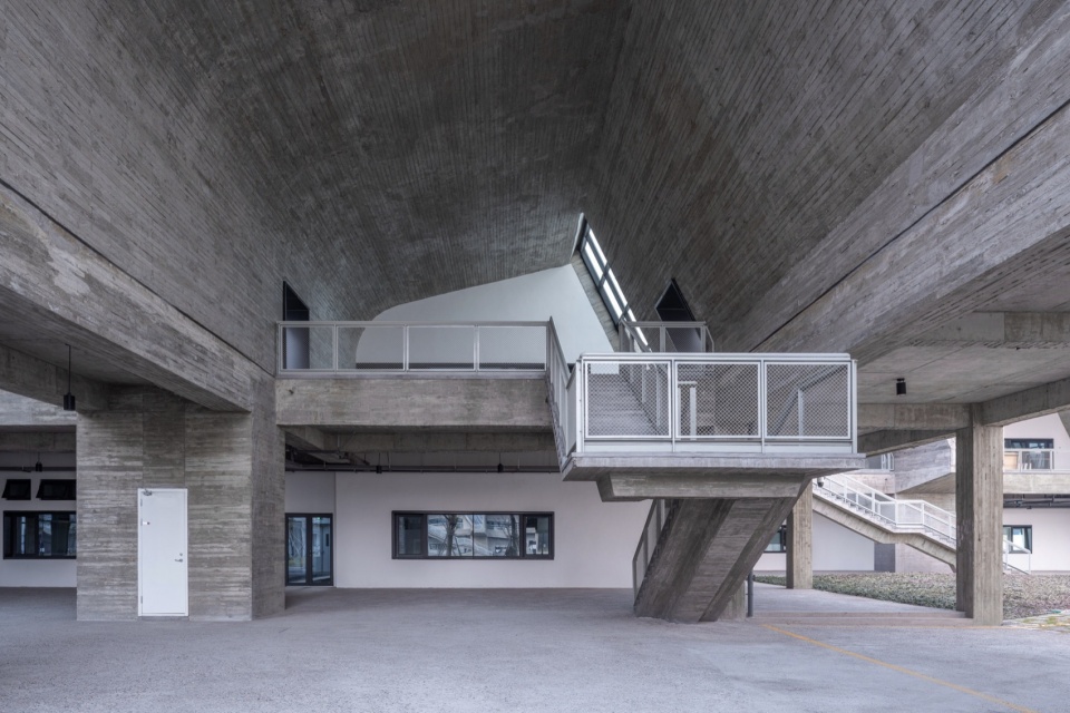 . 工坊半室外空间 Semi outdoor spaces of studio ©田方方