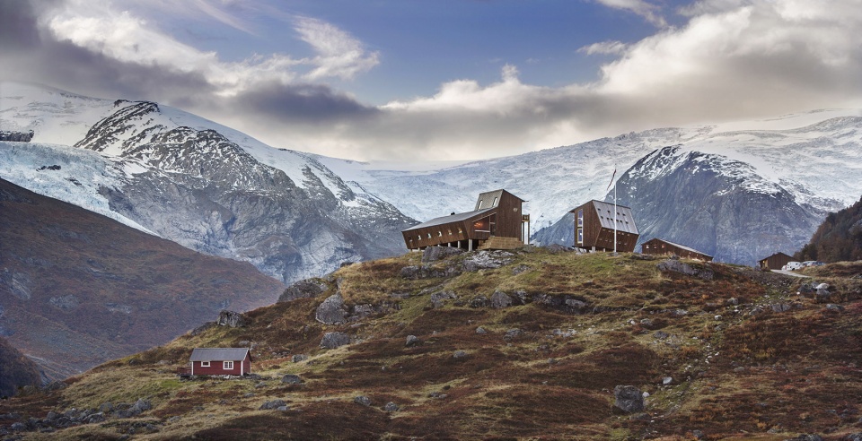 snohetta completes tungestolen a generous hiking cabin by the jostedalsbreen glacier