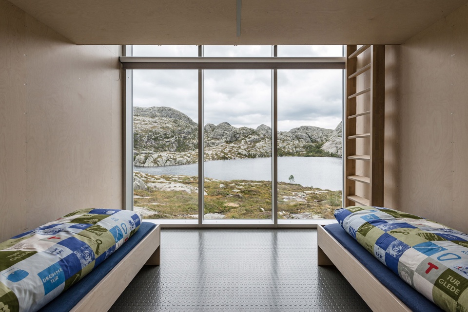 SKAPET MOUNTAIN LODGES IN SODDATJORN by KOKO architects 10