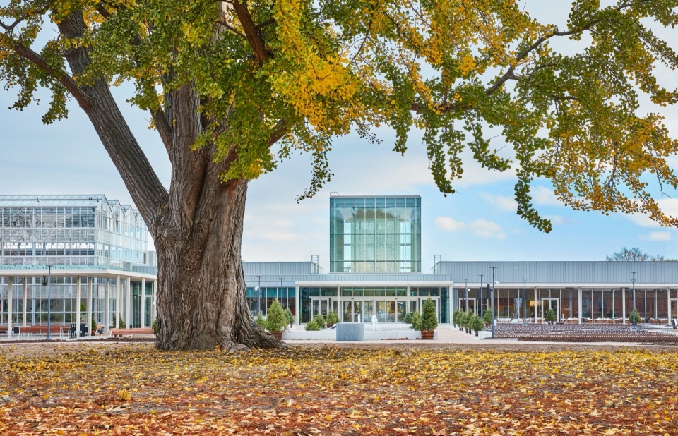 Wesley Law jack c taylor visitor center at the missouri botanical garden by ayers saint gross