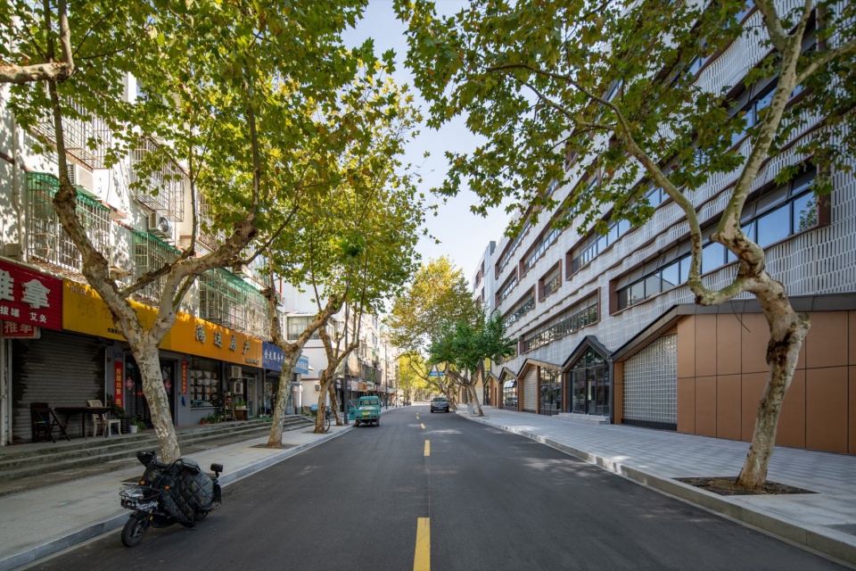 haiyan 12 沿文昌路立面改造后 Facade Along Wenchang Road After Renovation ©零壹城市 LYCS