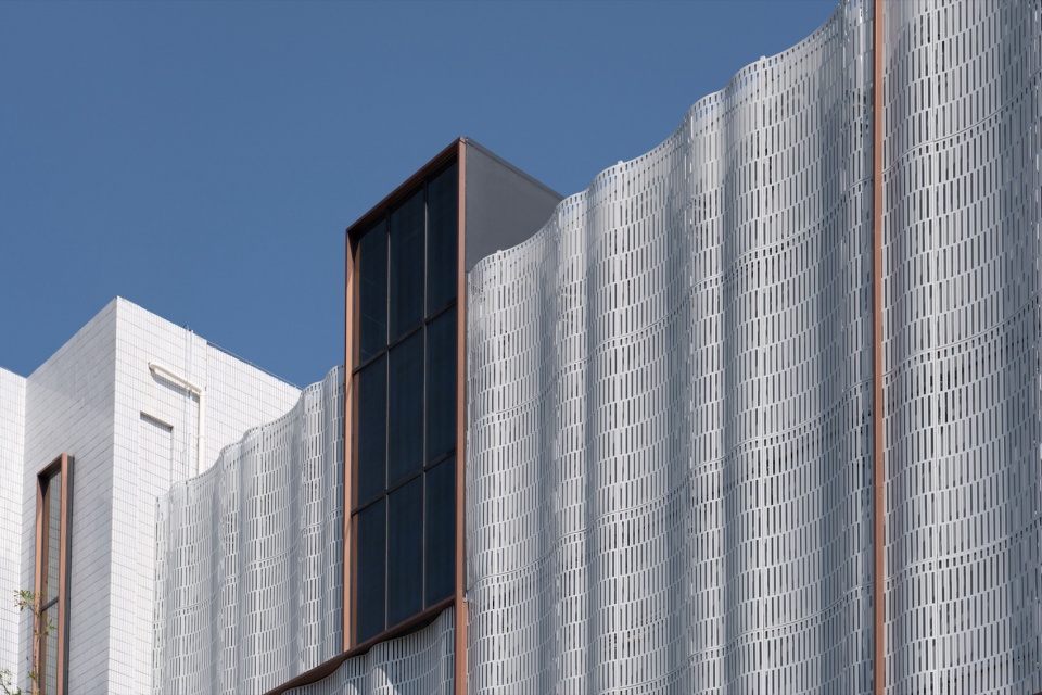 haiyan 19 弧形幕墙细部 Detail of the Curved Curtain Wall ©零壹城市 LYCS