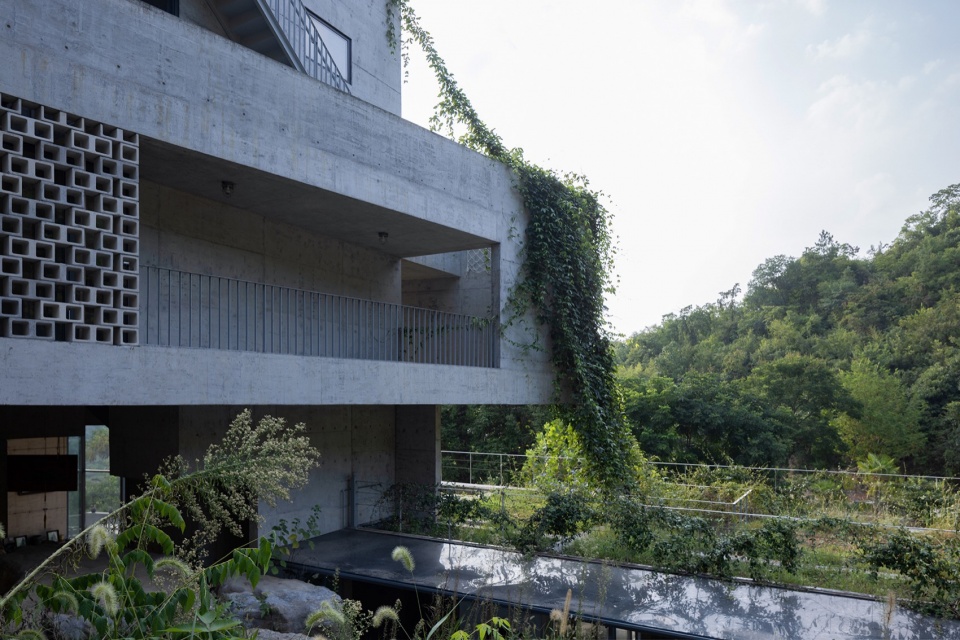 二层露台©直译 house shiyangshan no 1