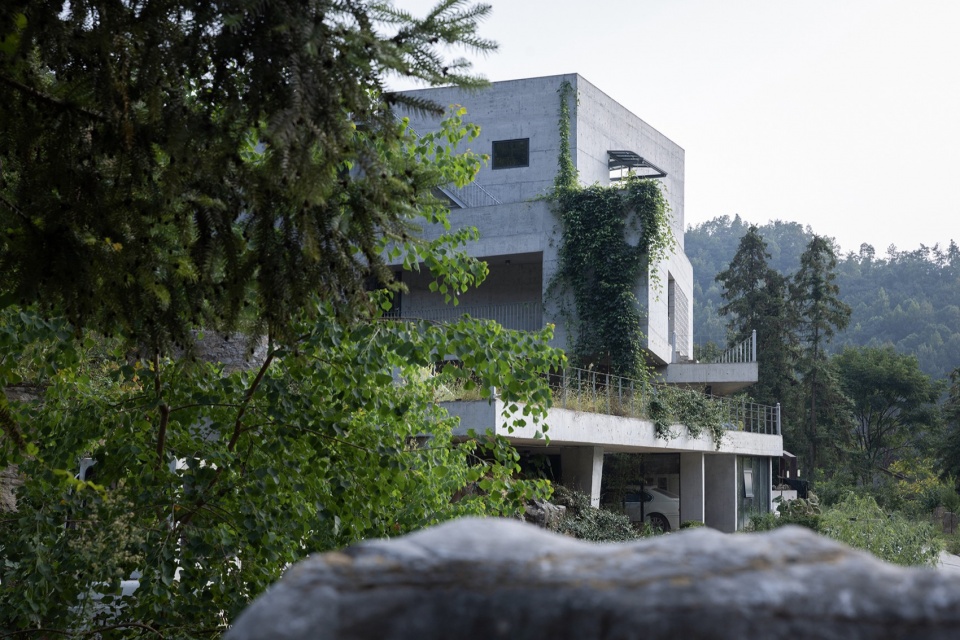 从后山看建筑©直译 house shiyangshan no 1