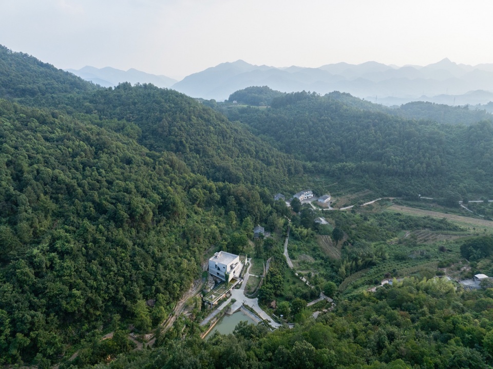 北侧鸟瞰©直译 house shiyangshan no 1